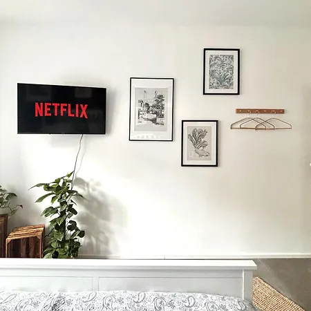 Cozee - With Netflix דירה *